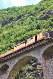 train-jaune-pyrenees-orientales